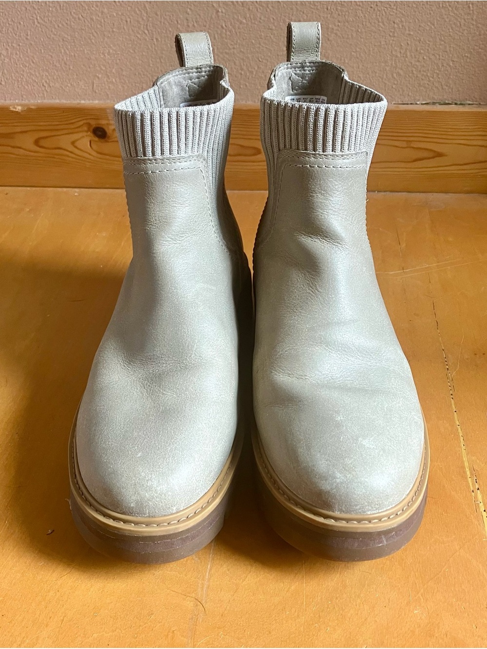 Timberland Women's chunky grey Chelsea Boot with Rib Knit Collar